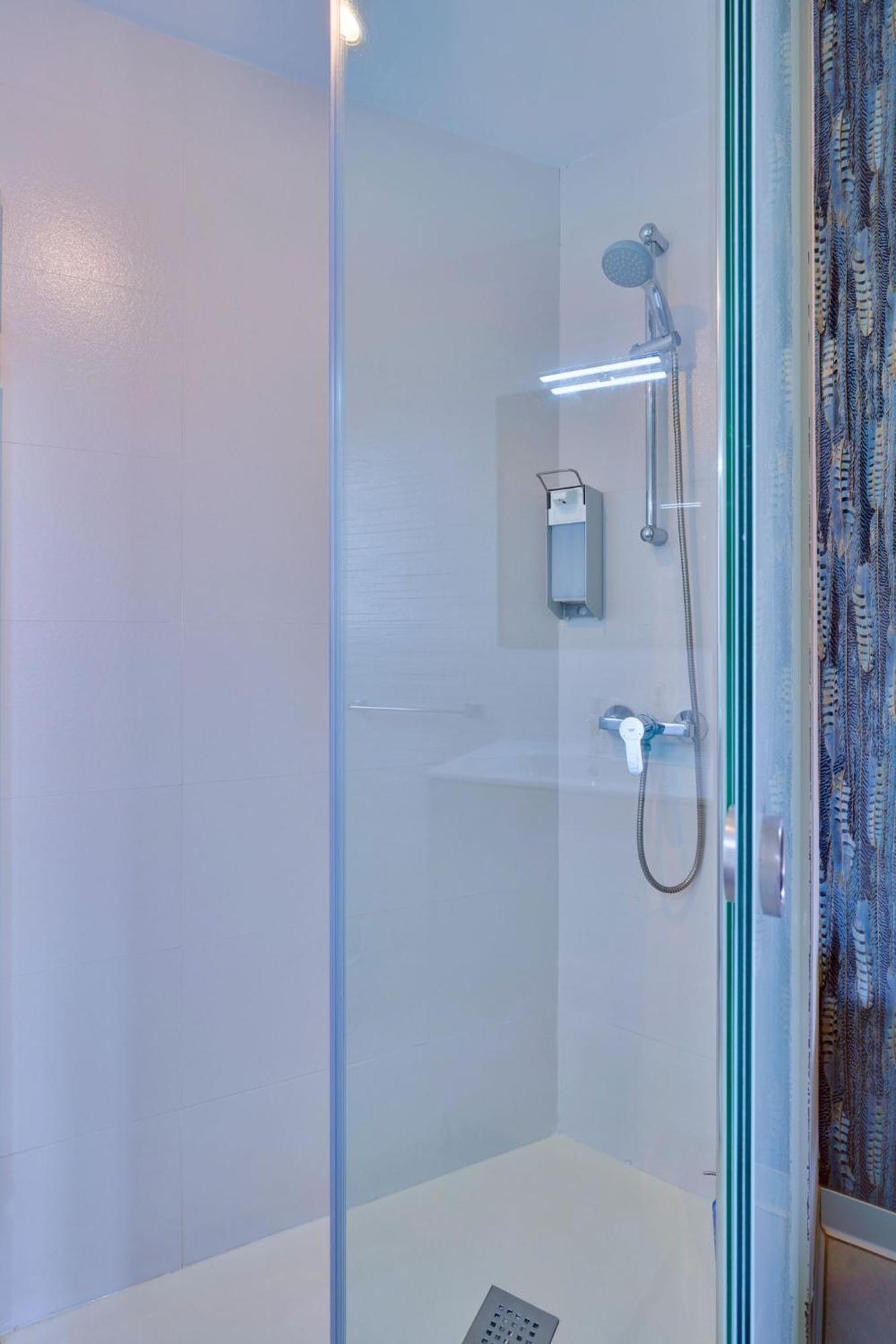 Rueda Bolas - Hostatel Apartment Granada